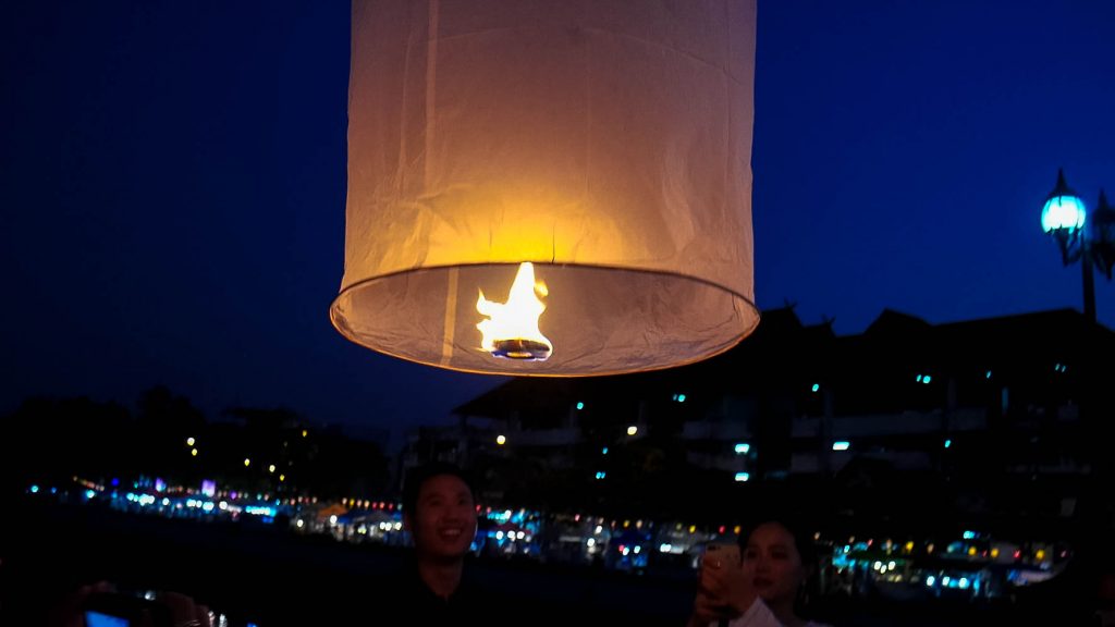festival das lanternas tailândia